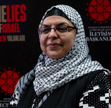 Doktoresha Malhis, e cila punon në Gaza, i përshkroi sulmet e Izraelit si “masakër brutale”