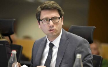 Murati: Të gjithë deputetët duhet të votojnë