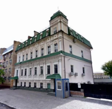 Edhe ambasada e Spanjës në Kiev mbyllet për “sulm të mundshëm ajror”