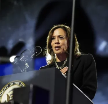 Kamala Harris e telefonon Trumpin, pranon zgjedhjet, flet për transferim paqësor të pushtetit