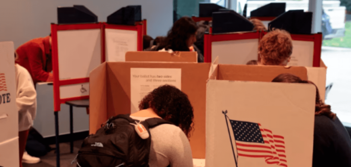 Zgjedhjet amerikane mes sfidave të shkaktuara nga stuhitë dhe djegia e kutive të votimit