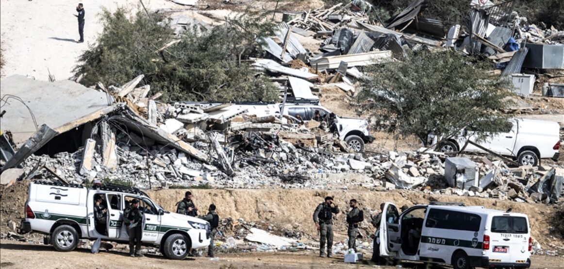 Izraeli shkatërron xhaminë në një fshat palestinez