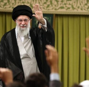 Lideri suprem iranian paralajmëron SHBA-në dhe Izraelin për “përgjigje shkatërruese”
