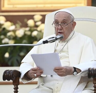 Papa Françesku refuzoi ftesën e Macronit për hapjen e Katedrales Notre Dame