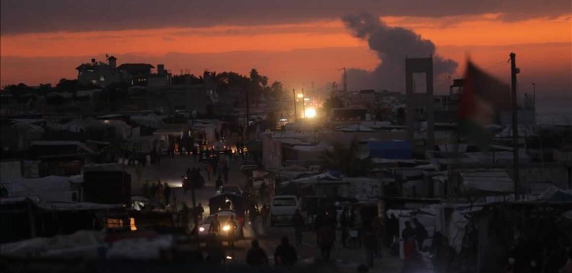Izraeli bombardon një tendë refugjatësh në jug të Gazës, vriten 4 palestinezë
