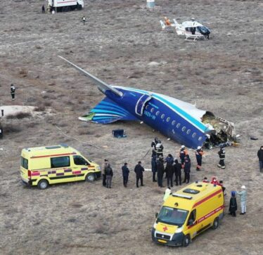 Mbijetojnë 28 pasagjerë nga rrëzimi i aeroplanit në Kazakistan