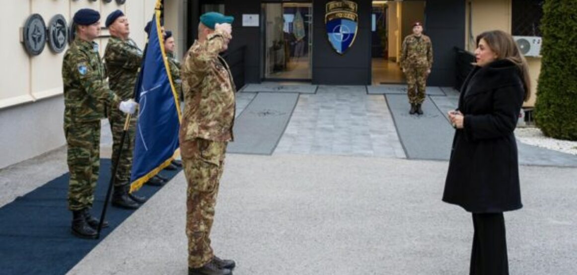 Komandanti i KFOR-it pret shefen e UNMIK-ut, flasin për sigurinë dhe dialogun Kosovë-Serbi
