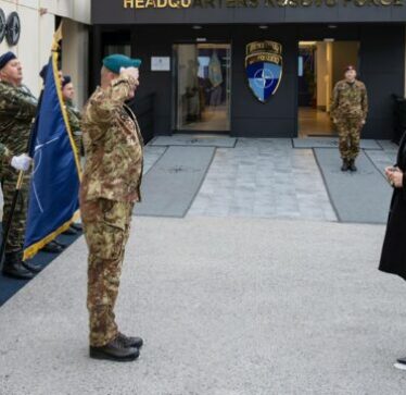 Komandanti i KFOR-it pret shefen e UNMIK-ut, flasin për sigurinë dhe dialogun Kosovë-Serbi
