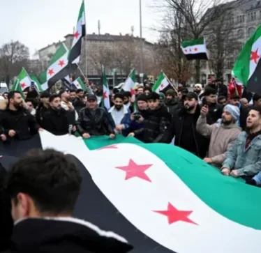 Pas rrëzimit të Asadit, vendet evropiane ngrijnë kërkesat siriane për azil