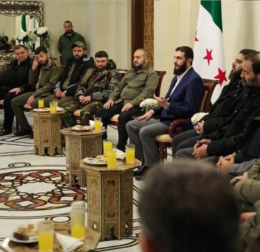 Historike marrëveshja në Siri: Rebelët dhe dezertorët e Assad-it ndërtojnë një ushtri të re, shpërbëhen fraksionet