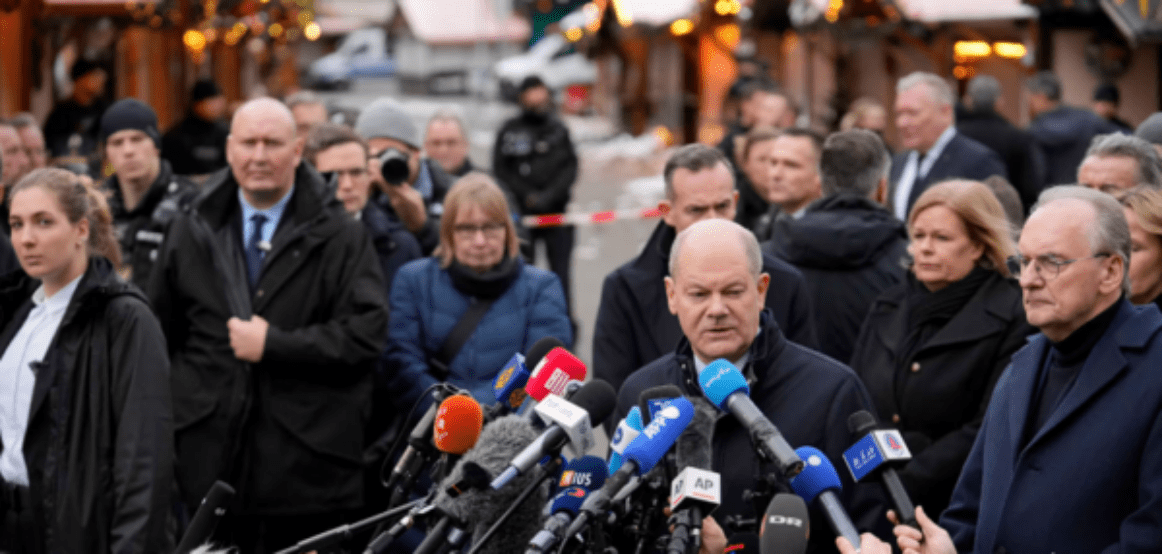 Scholz në vendin e sulmit derisa numri i të vdekurve rritet: Jemi të shqetësuar për 40 të lënduarit rëndë