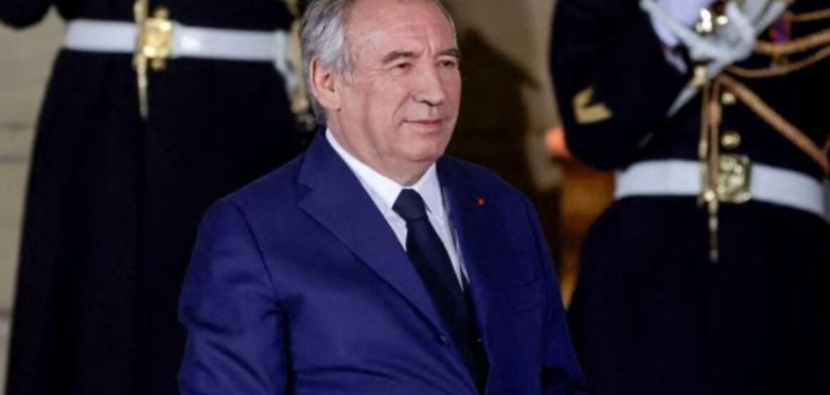 Franca me qeveri të re përballë sfidave politike dhe borxhit të thellë publik