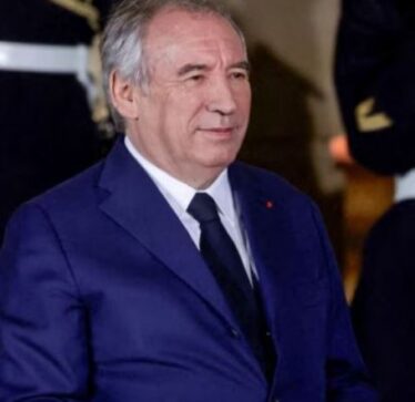 Franca me qeveri të re përballë sfidave politike dhe borxhit të thellë publik