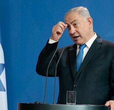 Kryeministri izraelit kërkon të shkurtojë paraqitjet e tij në gjykatë në gjyqin për korrupsion