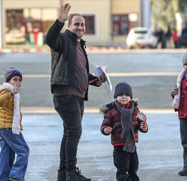 Sirianët që u strehuan në Türkiye kthehen në vendlindjen e tyre