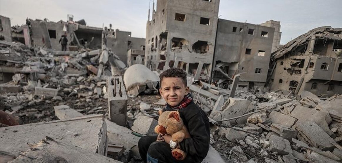 Shefi i UNRWA-së paralajmëron se fëmijët e Gazës ngrijnë deri në vdekje mes bllokadës izraelite