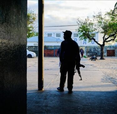 Mozambik, qindra të burgosur arratisen nga burgu mes protestave të dhunshme