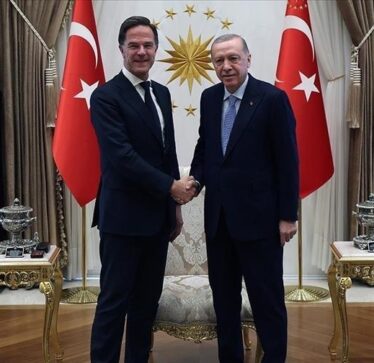 Erdoğan dhe kreu i NATO-s, Rutte bisedë telefonike për zhvillimet në Siri