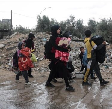 Palestinezët e qytetit Rafah fillojnë migrimin e detyruar për shkak të sulmeve izraelite