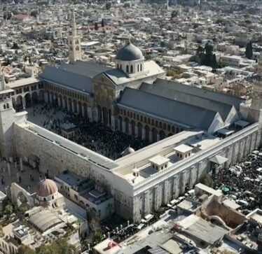 Siri, në xhaminë “Umayyad” të Damaskut falet namazi i parë i xhumasë, pas rënies së regjimit Baath