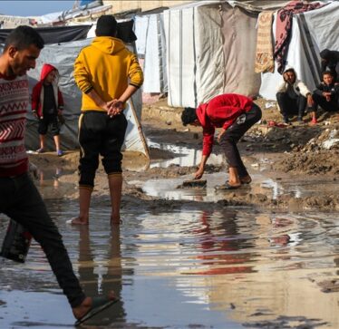 Palestinezët e Gazës po luftojnë për mbijetesë në tenda të improvizuara