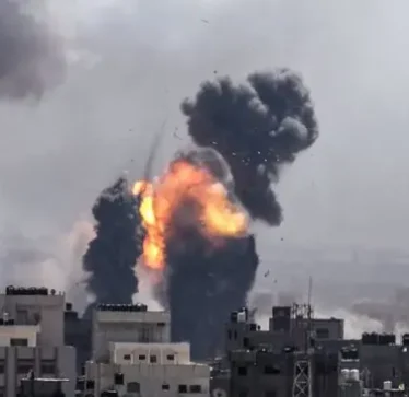 Izraeli bombardon Gazën përpara armëpushimit, vriten 73 persona