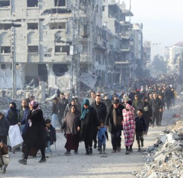 Palestinezët po kthehen në shtëpitë e tyre pasi filloi paqja, me lot në sy ata shikojnë rrënojat e vendbanimeve të tyre