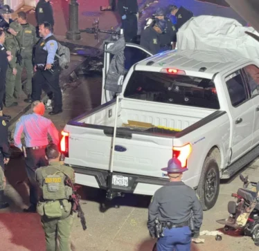 Vetura godet turmën në New Orleans të SHBA-së, 10 të vdekur dhe 30 të plagosur