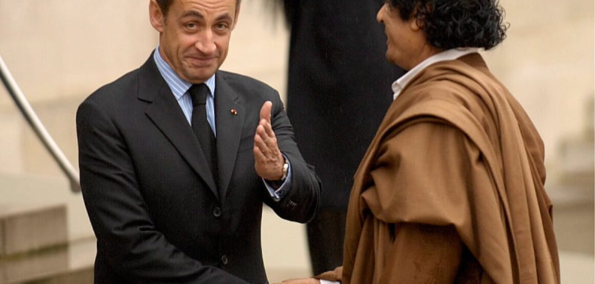 Nicolas Sarkozy në gjyq, ish presidenti francez akuzohet se ka marrë miliona euro për fushatë nga Gaddafi