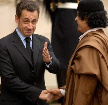 Nicolas Sarkozy në gjyq, ish presidenti francez akuzohet se ka marrë miliona euro për fushatë nga Gaddafi