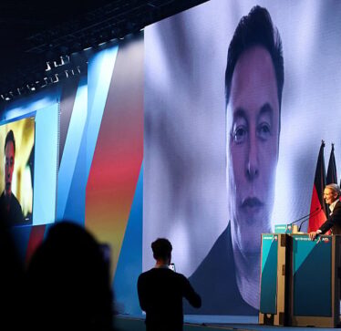Musk iu drejtua një tubimi të së djathtës radikale: “Ju jeni shpresa për Gjermaninë, mos u turpëroni për mëkatet e paraardhësve tuaj”