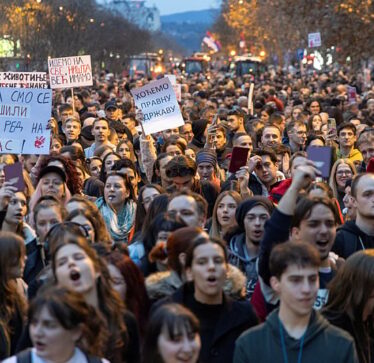 Peskov përgjigjet nëse Serbia ka kërkuar ndihmë për shkak të protestave: Shpresojmë që problemet të zgjidhen sa më shpejt