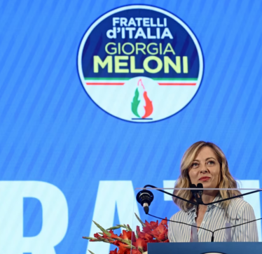 Meloni refuzon largimin e simboleve fashiste nga logoja e partisë