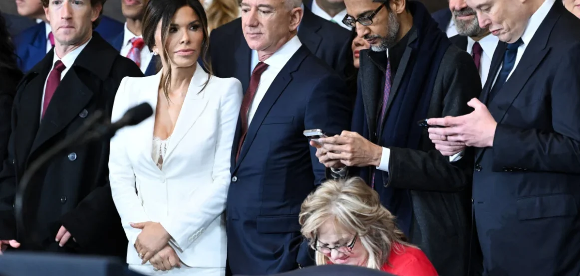 Fotografia “e vlefshme” qindra miliarda dollarë: Zuckerberg, Bezos, Pichai dhe Musk në inaugurim