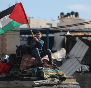 Izraeli kërcënon se do të ndalojë palestinezët e zhvendosur të kthehen në Gazën veriore pas lirimit të ushtarëve