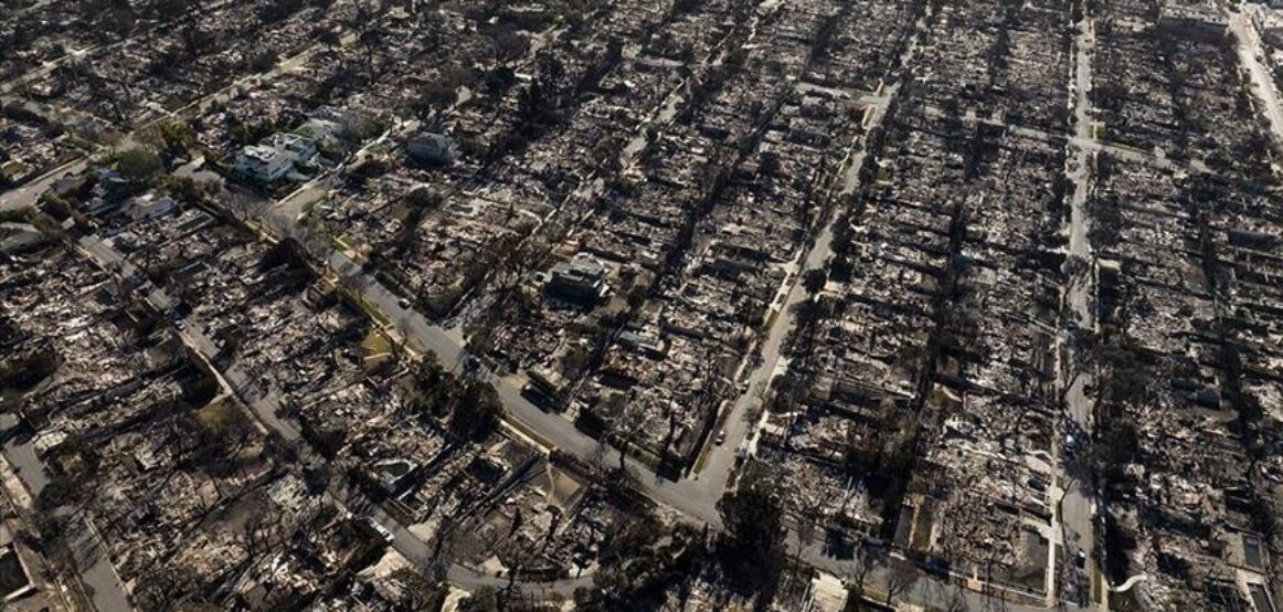 Zjarri i ri në Los Angeles përhapet në një sipërfaqe mbi 4 mijë hektarë
