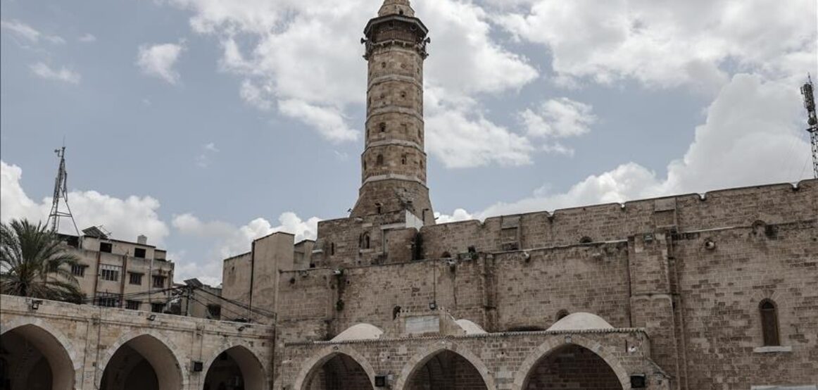 Palestinezët restaurojnë Xhaminë e Madhe Omari, të dëmtuar rëndë nga sulmet izraelite