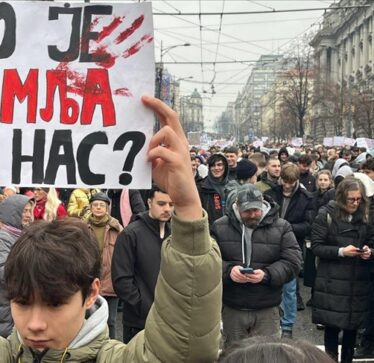 Protesta masive në gjithë Serbinë pas thirrjes së studentëve për “grevë të përgjithshme”