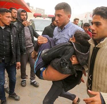 Izraeli bombardon shkollën ku janë strehuar civilët në Gaza, 40 të plagosur