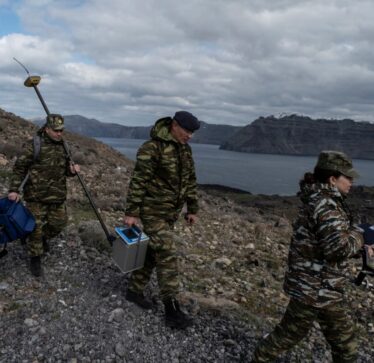 Santorini është një mister, askush nuk e di pse është goditur nga 12.800 tërmete