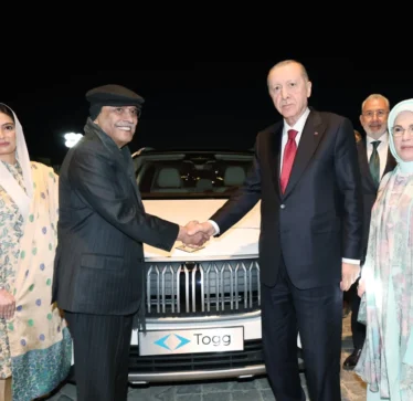 Erdogani foli për makinat që u dhuroi liderëve në Azi, i përshkroi si simbol të marrëdhënieve vëllazërore