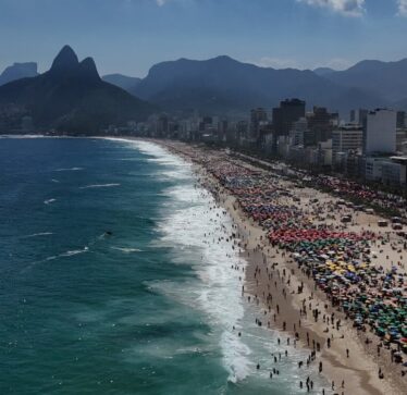Në disa vende “ftohtësi e rrezikshme”, ndërsa në Rio de Janeiro u shënua dita më e nxehtë: Plazhe të mbushura plot, por edhe spitale