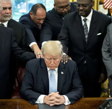 Pastorët Ungjillorë shpallin Donald Trump-in Mesia