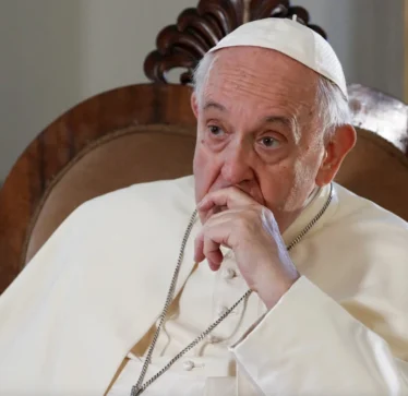 Lufta për fronin në Vatikan ka filluar: Papa po i afrohet vdekjes