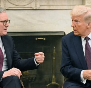 “Jo, jo president shumica ishin dhuratë”, Starmer si Macroni korrigjon Trumpin që pretendoi se Evropa po i huazon para Ukrainës