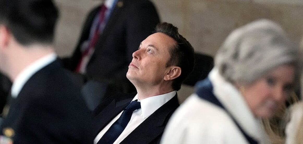 Po i del jashtë kontrollit fuqia e Musk-ut? Shtetet amerikane kundërshtojnë zyrën e tij dhe duan ta ndalojnë