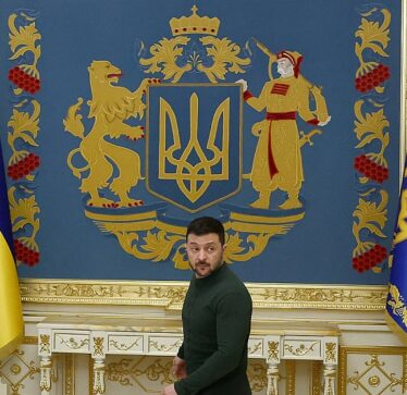 New York Post: Zelensky pothuajse nuk ka miq në Shtëpinë e Bardhë, më e mira do të ishte të largohej menjëherë në Francë