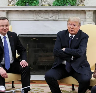 Lëshim apo poshtërim i aleatit? Presidenti polak priti për orë të tëra për një bisedë 10-minutëshe me Trump-in