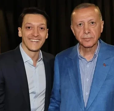 Mesut Özil u bë politikan, emërohet në një funksion në partinë e Recep Tayyip Erdoganit