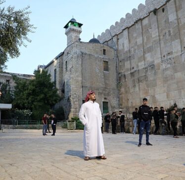 Izraeli mori kontrollin e Xhamisë Ibrahimi nga palestinezët në Bregun Perëndimor